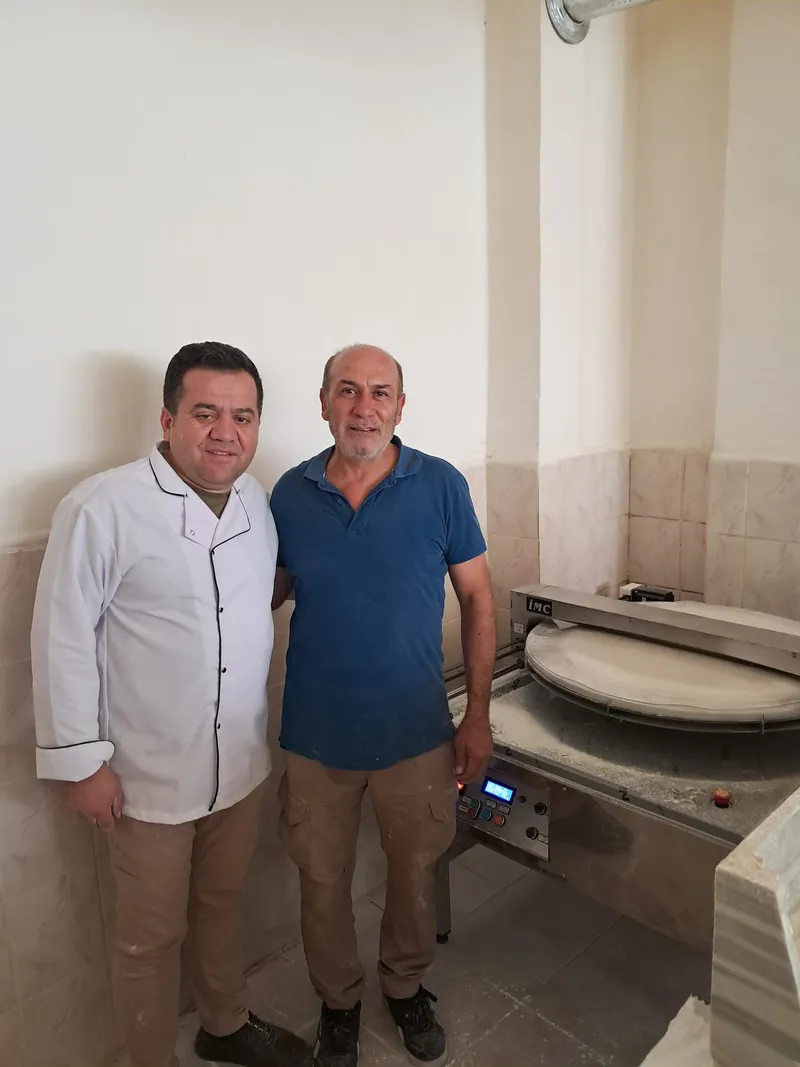 Halkım Yufka’da makinenin başında usta ve Hidroçağ ekibi